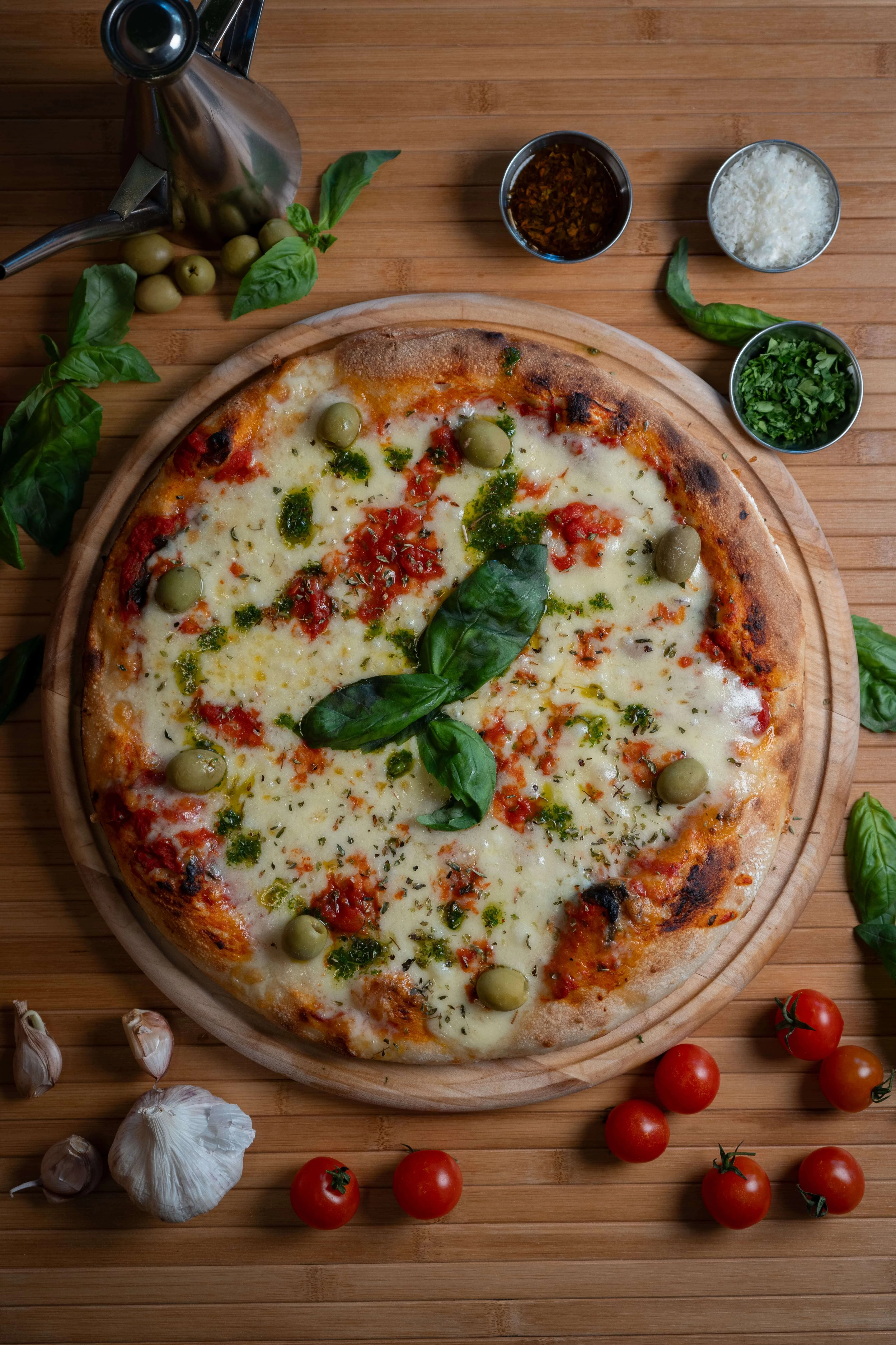 Focaccia con perejil - pan italiano Focaccia con perejil fresco y aceite de oliva