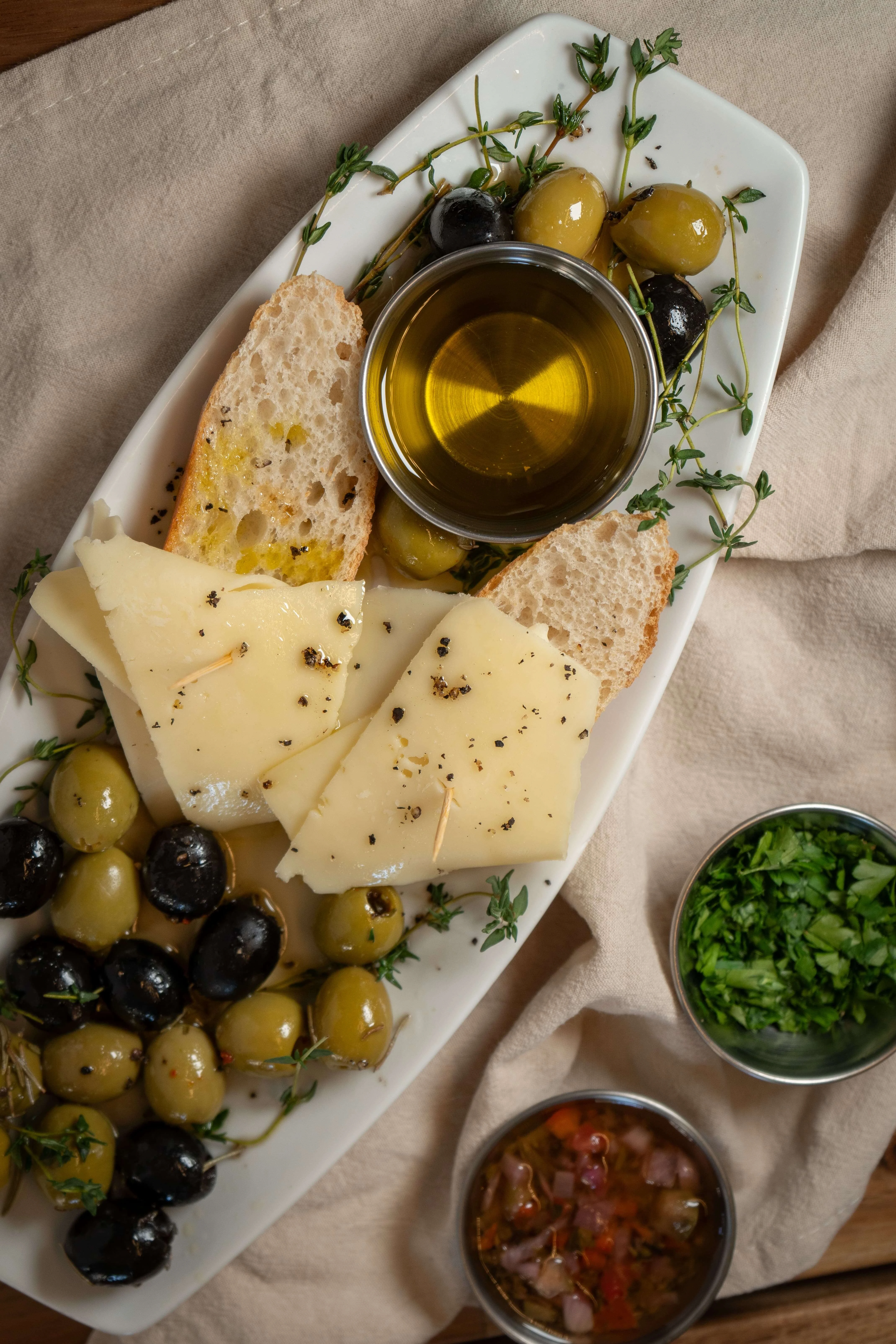 Tabla de quesos gourmet Tabla de quesos variados con confituras